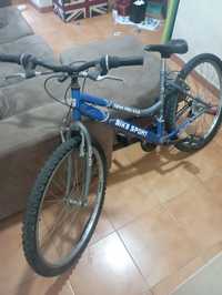 Bicicleta azul usada