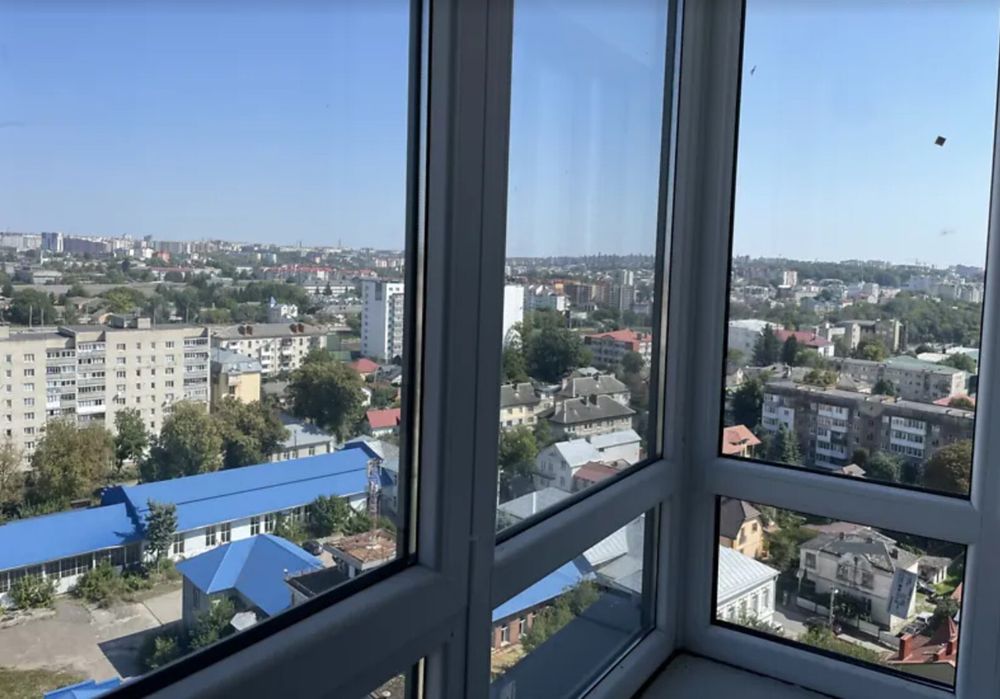 Продаж 2к квартири 61 кв. м на вул. Полковника Данила Нечая