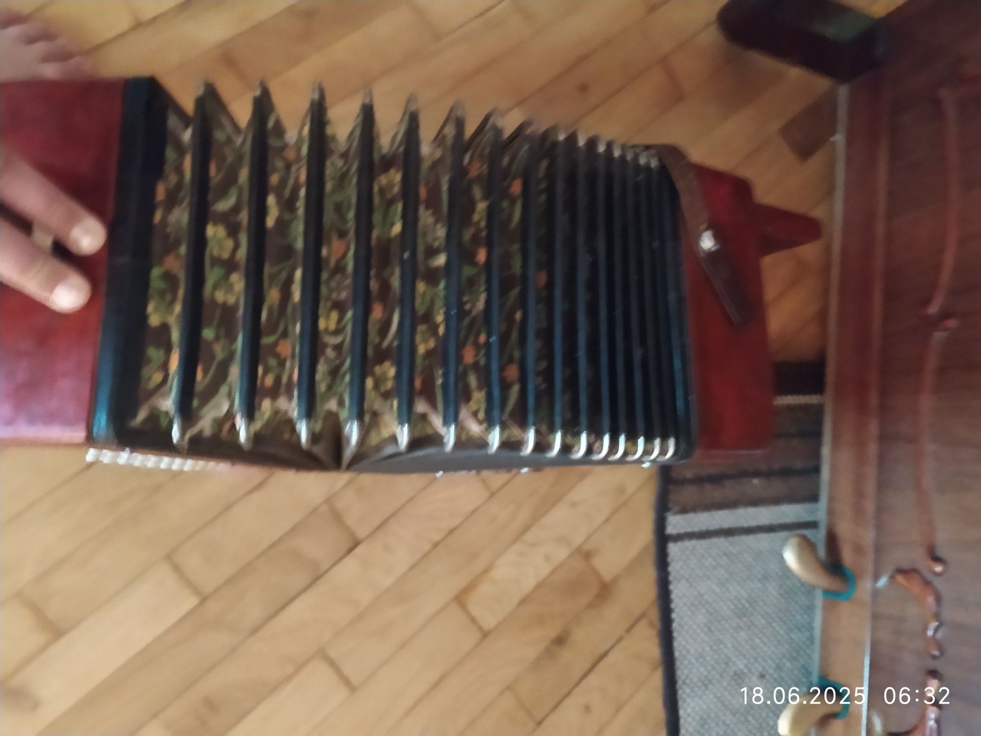 Продам гармонь тульську