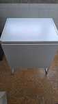 Mesa branca de apoio extensível