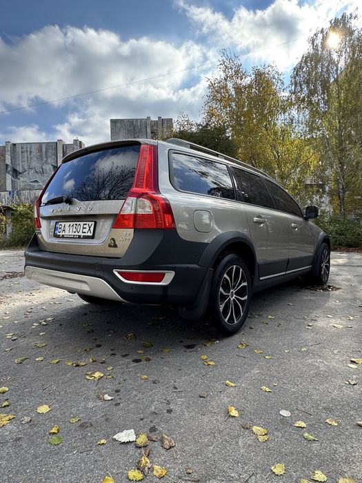Volvo XC70 — надійний повнопривідний універсал у чудовому стані
