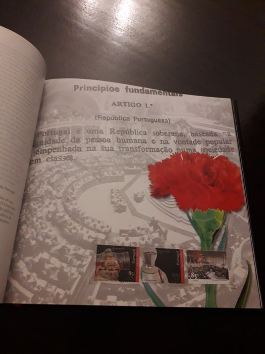 Livro Portugal em selos 2001