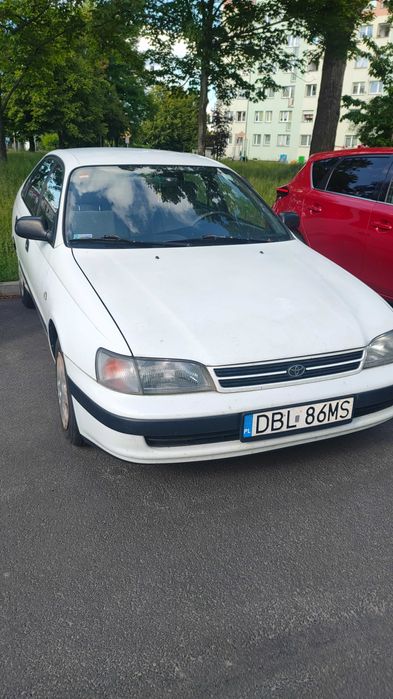 Toyota Carina, wersja japońska w dobrym stanie i z niskim przebiegiem.