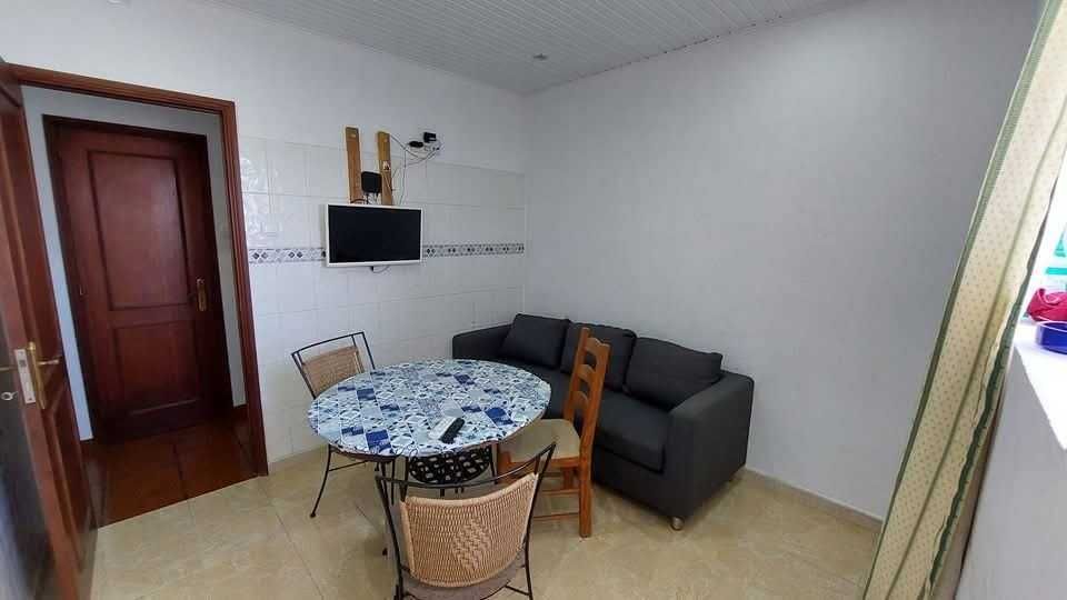 Quarto junto à Universidade dos Açores