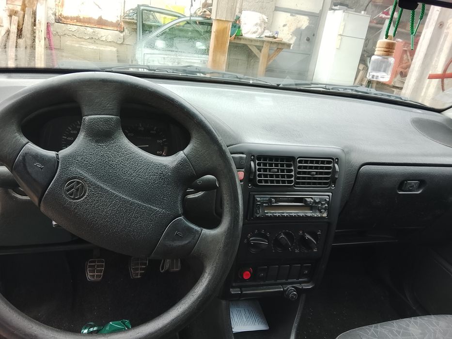 Uma carrinha em bom estado marca polo