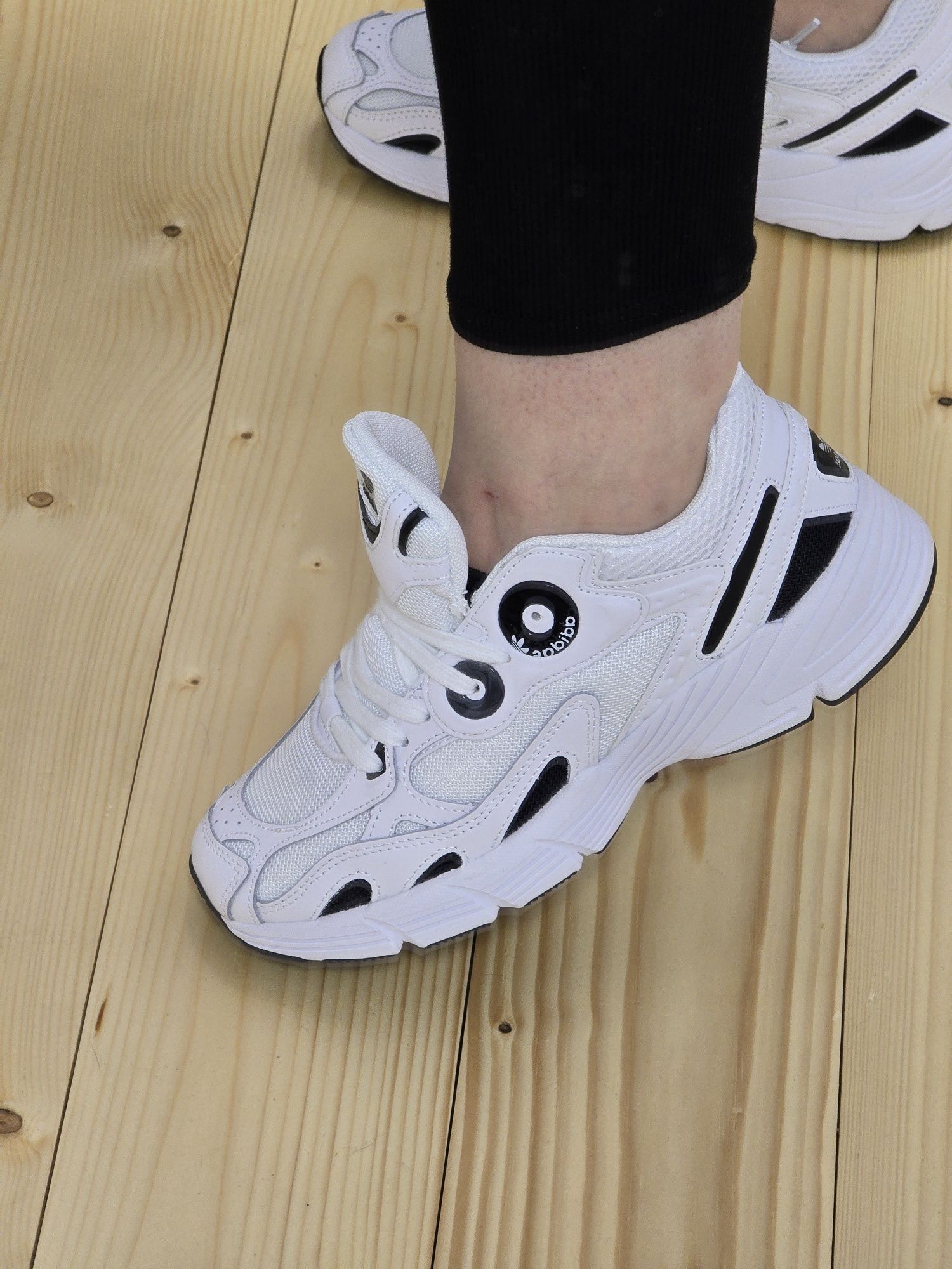 Жіночі кросівки Adidas Astril
