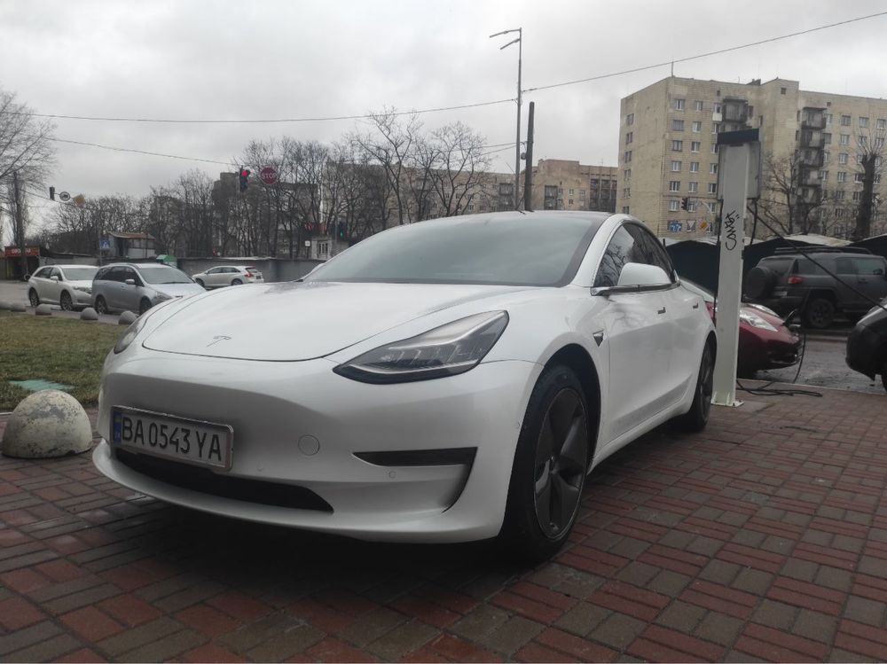 Tesla model 3 Standart Reng plus. Торг. Срочно.