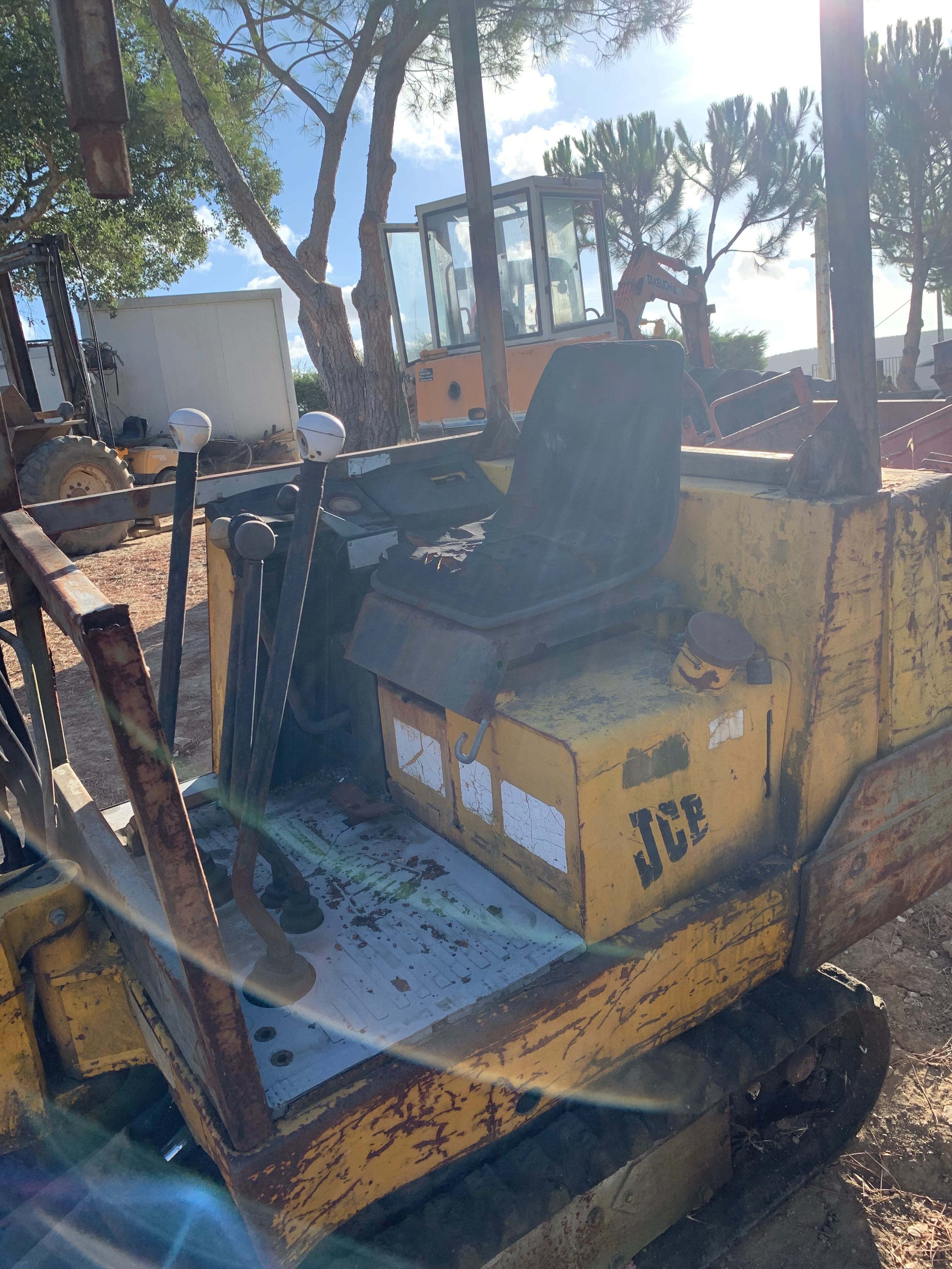 Jcb Mini giratória Mafra