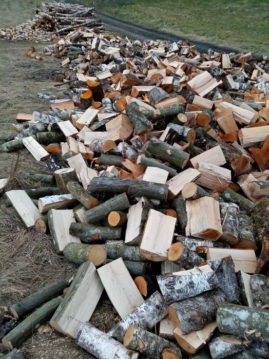 Drewno opałowe i kominkowe buk grab dąb jesion brzoza dobre drewno.pl