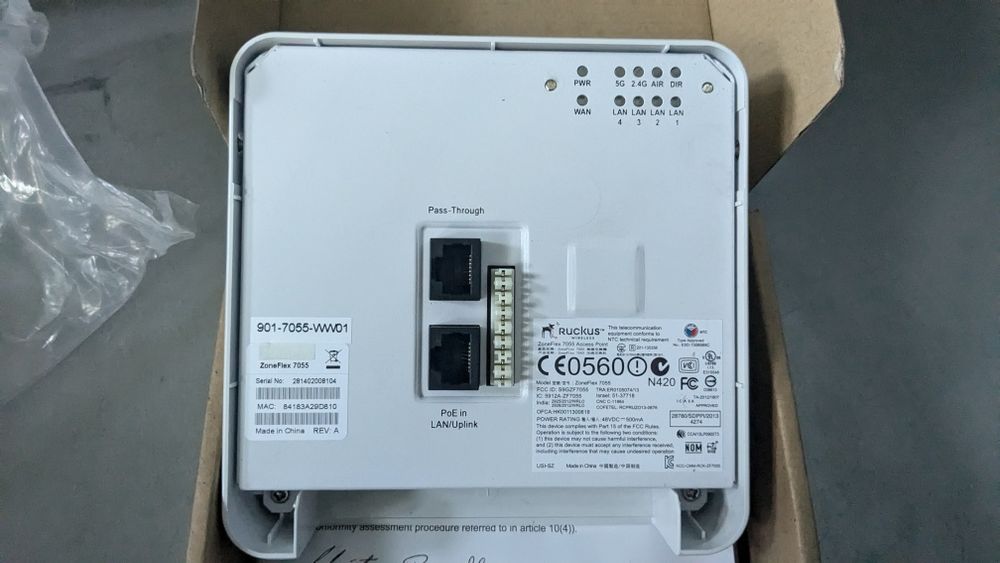 бездротовий комутатор настінний Ruckus ZoneFlex 7055