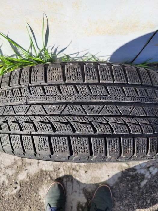 Продам 4 зимові шини практично нові  відходили один сезон (5 тис. км).