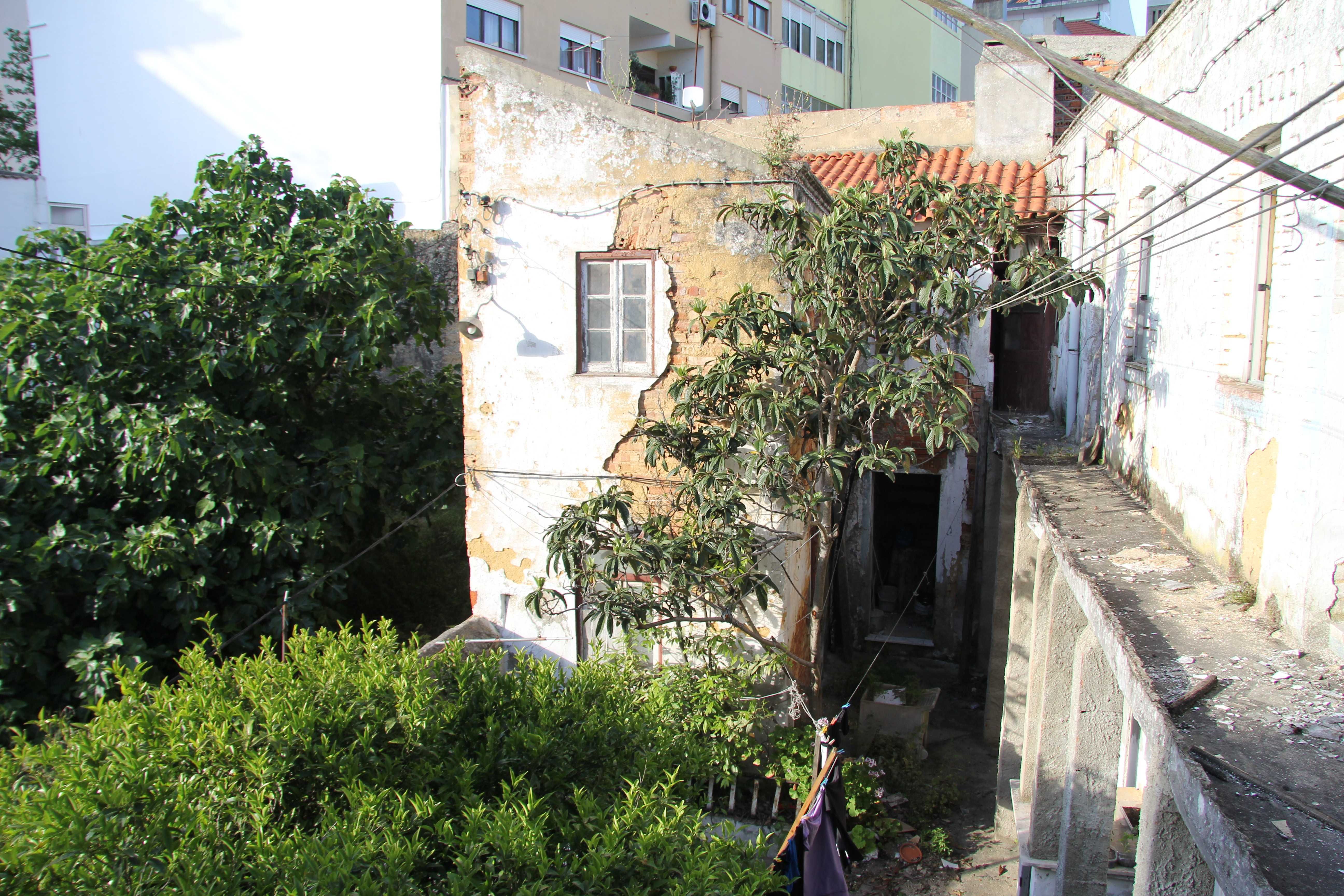 Prédio Barreiro - Rua Miguel Pais 106 e 110