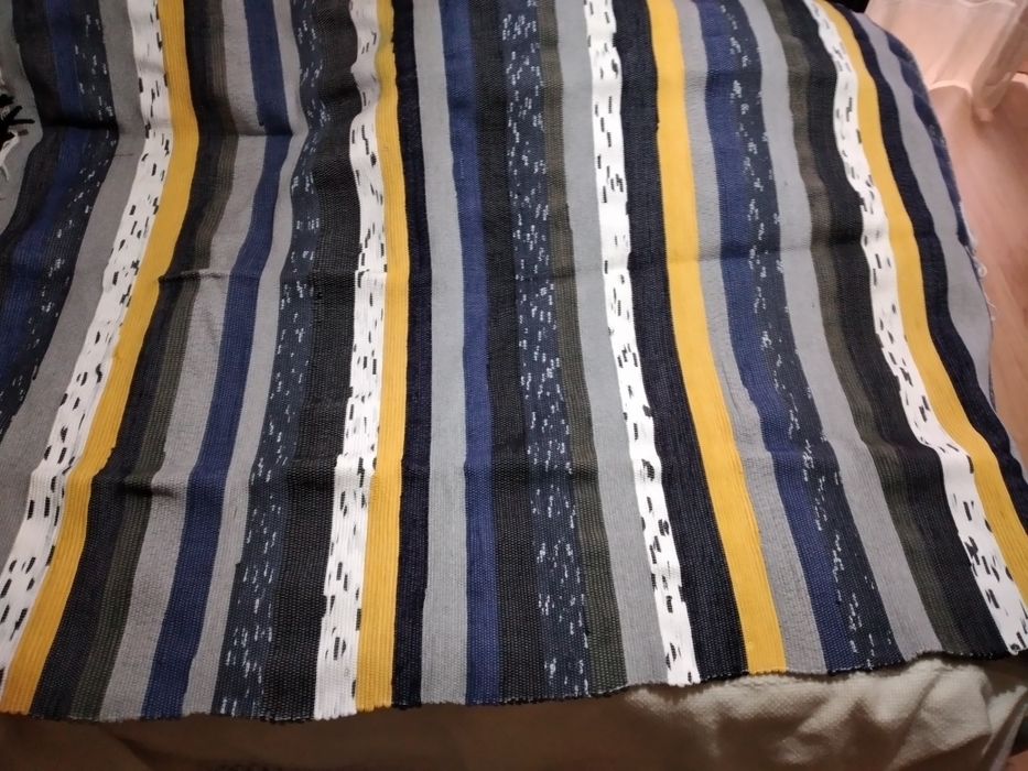 Carpete às riscas nova