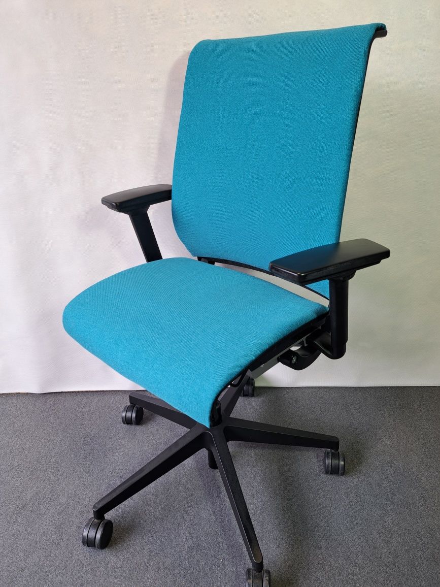 Fotel biurowy obrotowy  Steelcase Think. Turkus/morski