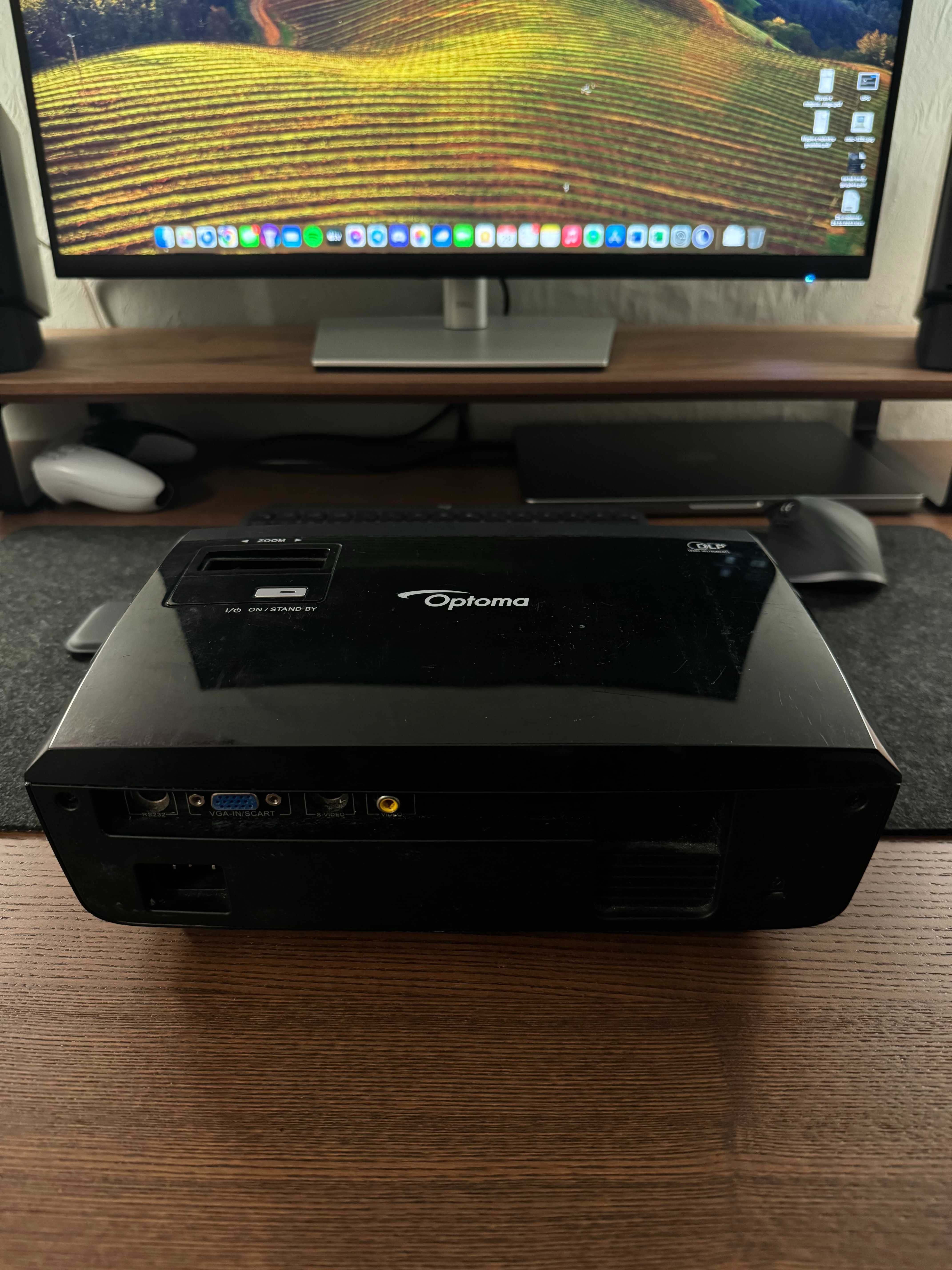 Projektor firmy Optoma HDMI -> VGA