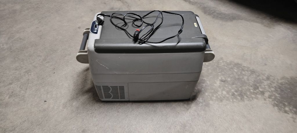 IndelB frigorífico portátil +8/-12v usado Bom estado