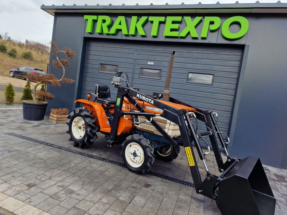 Mini traktor Kubota z ładowaczem czołowym 4x4, Japoński