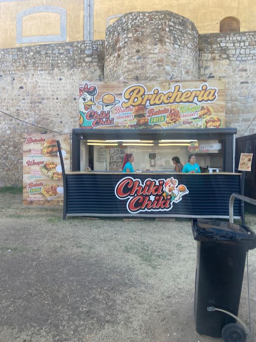 Contentor street food 5 mt abre a frente mais 1,5 mt