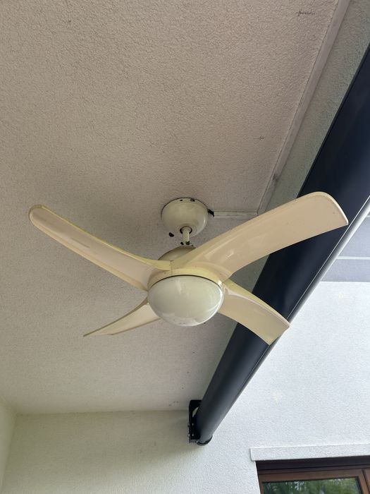 Wentylator z lampą i pilotem