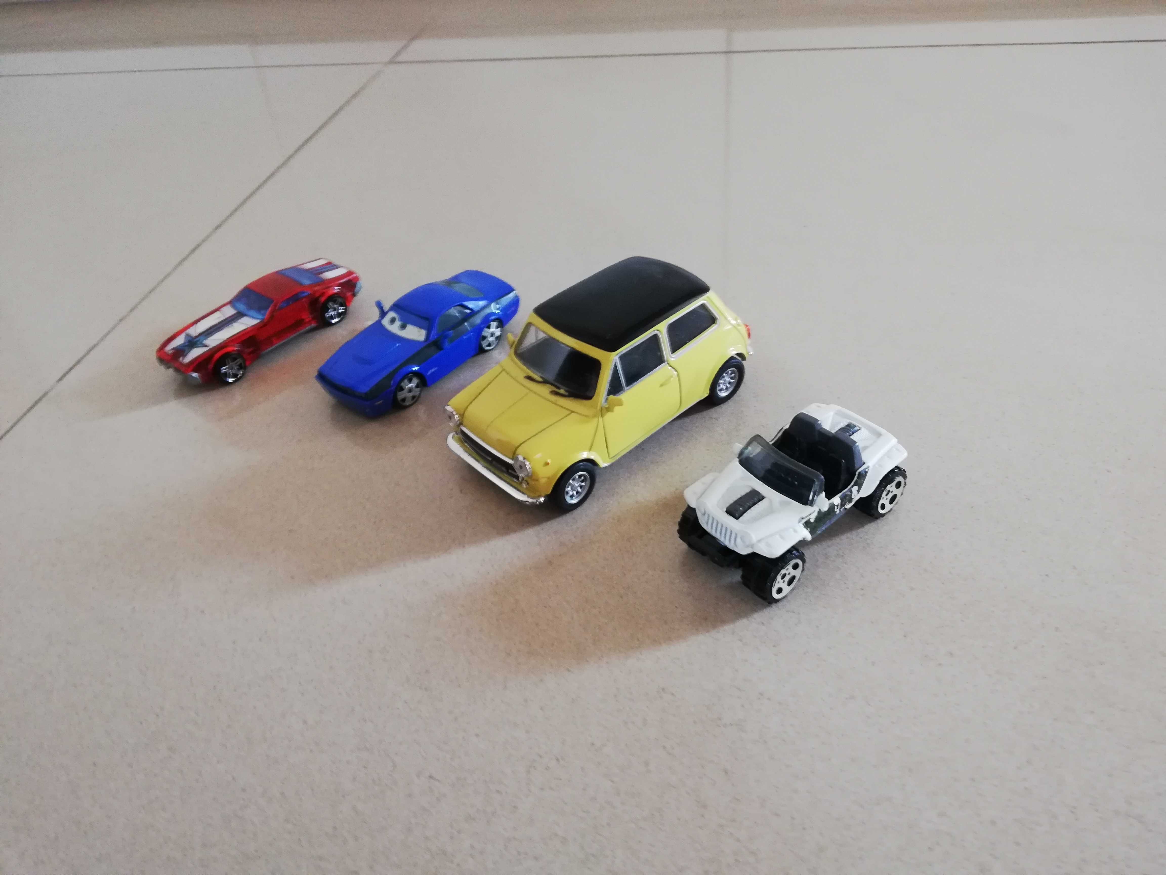 Autka samochodziki resoraki Mattel zestaw 4szt