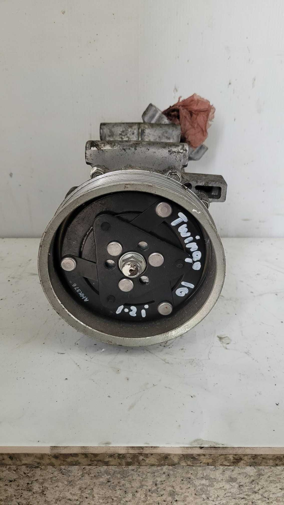 Compressor de ar condicionario RENAULT TWINGO 1.2i 2010