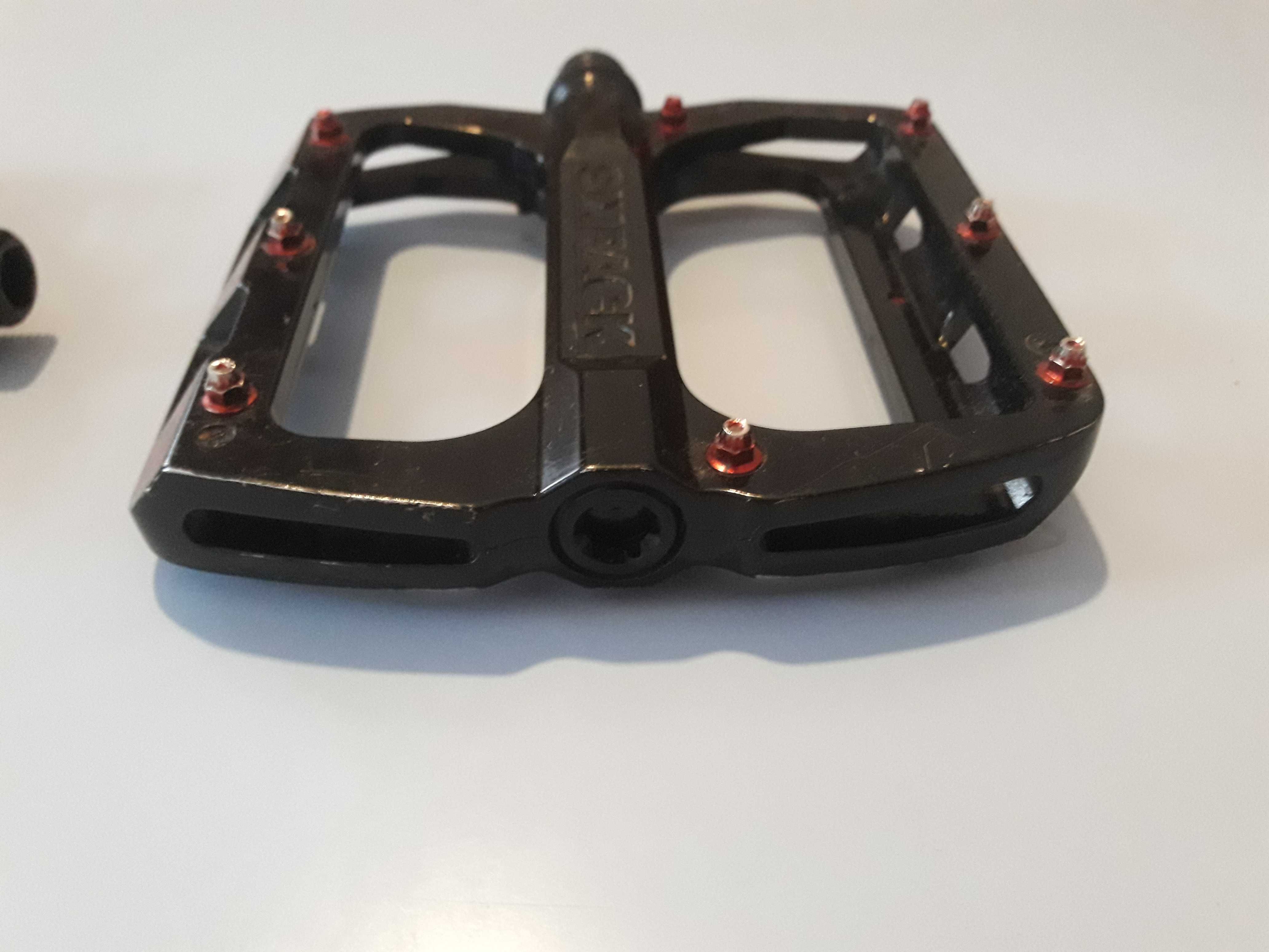 Pedaly platformowe Sixpack Menace DH FR platformy jak NOWE Enduro 17mm