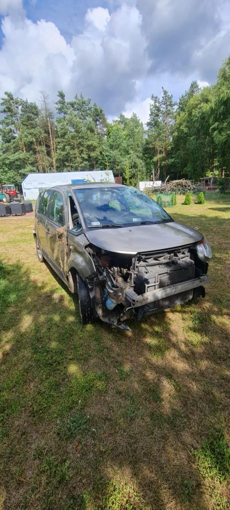 Citroen C3 Picasso uszkodzony.