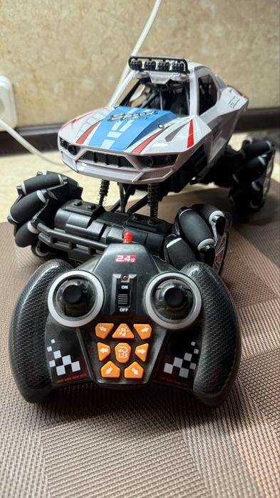 Продам машинку на радіокеруванні