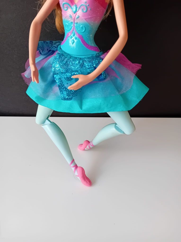 Barbie bailarina com articulações na perna