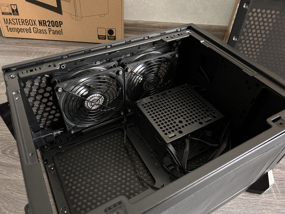 Продам корпус Cooler Master NR200P