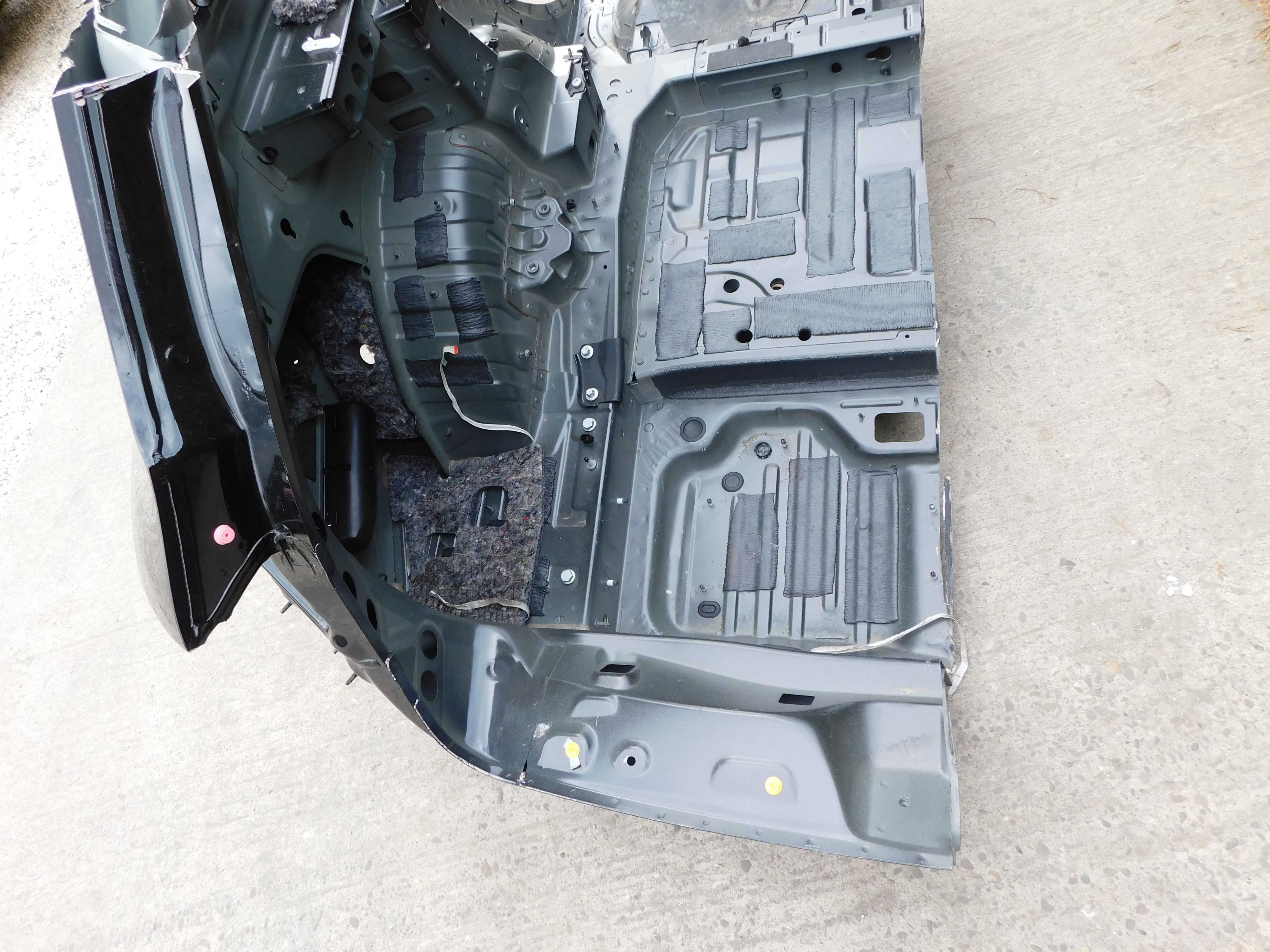 Mercedes eqc n293 elektryk ćwiartka błotnik tył lewy idealny