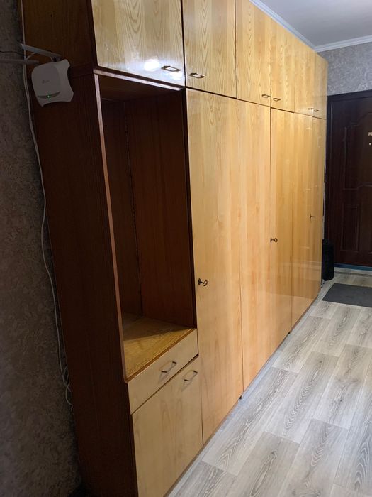 Передпокій, шафа