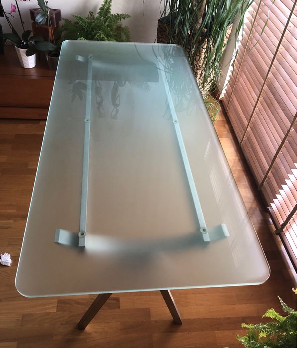 Mesa 1,50x0,70 (vidro temperado, base inox)