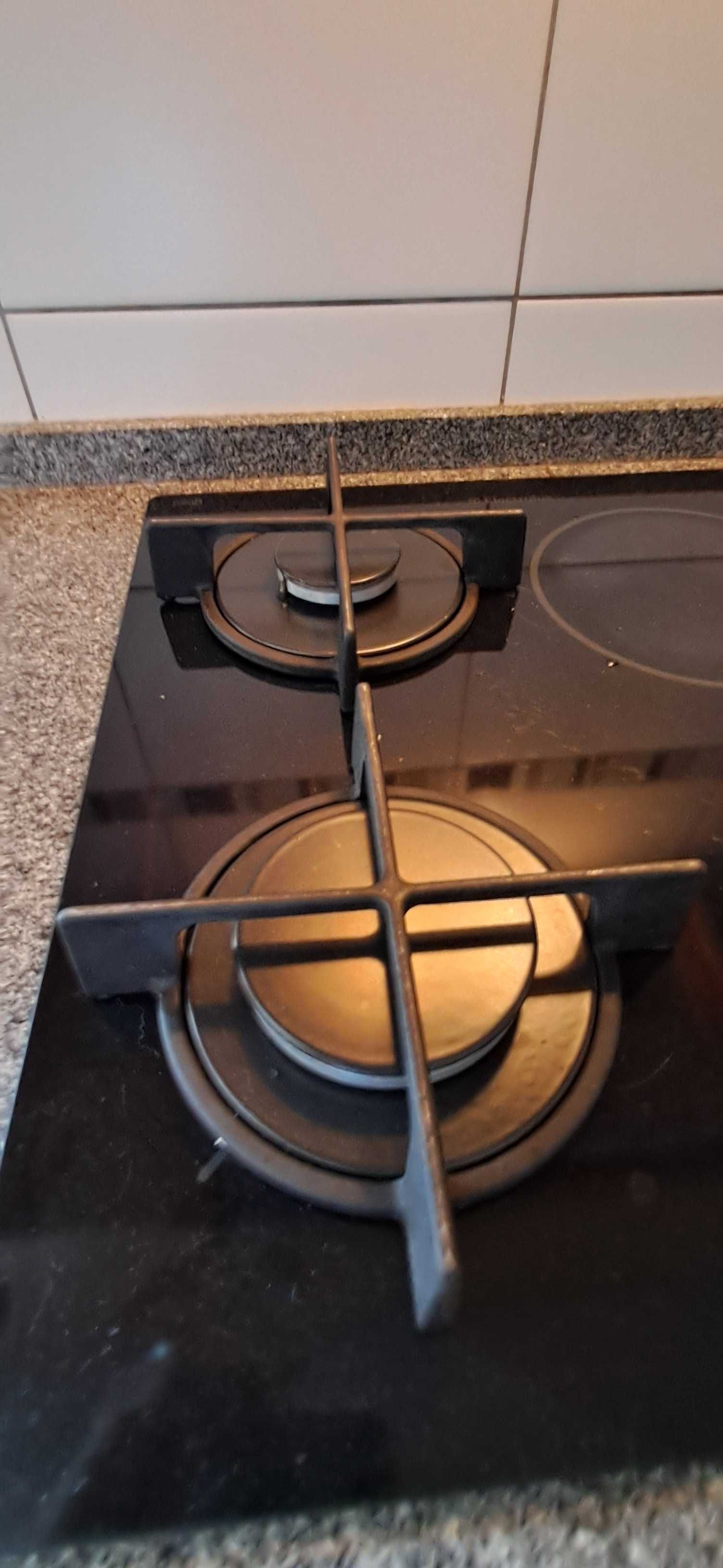 Forno eléctrico e placa fogão mista (gás e eléctrica)