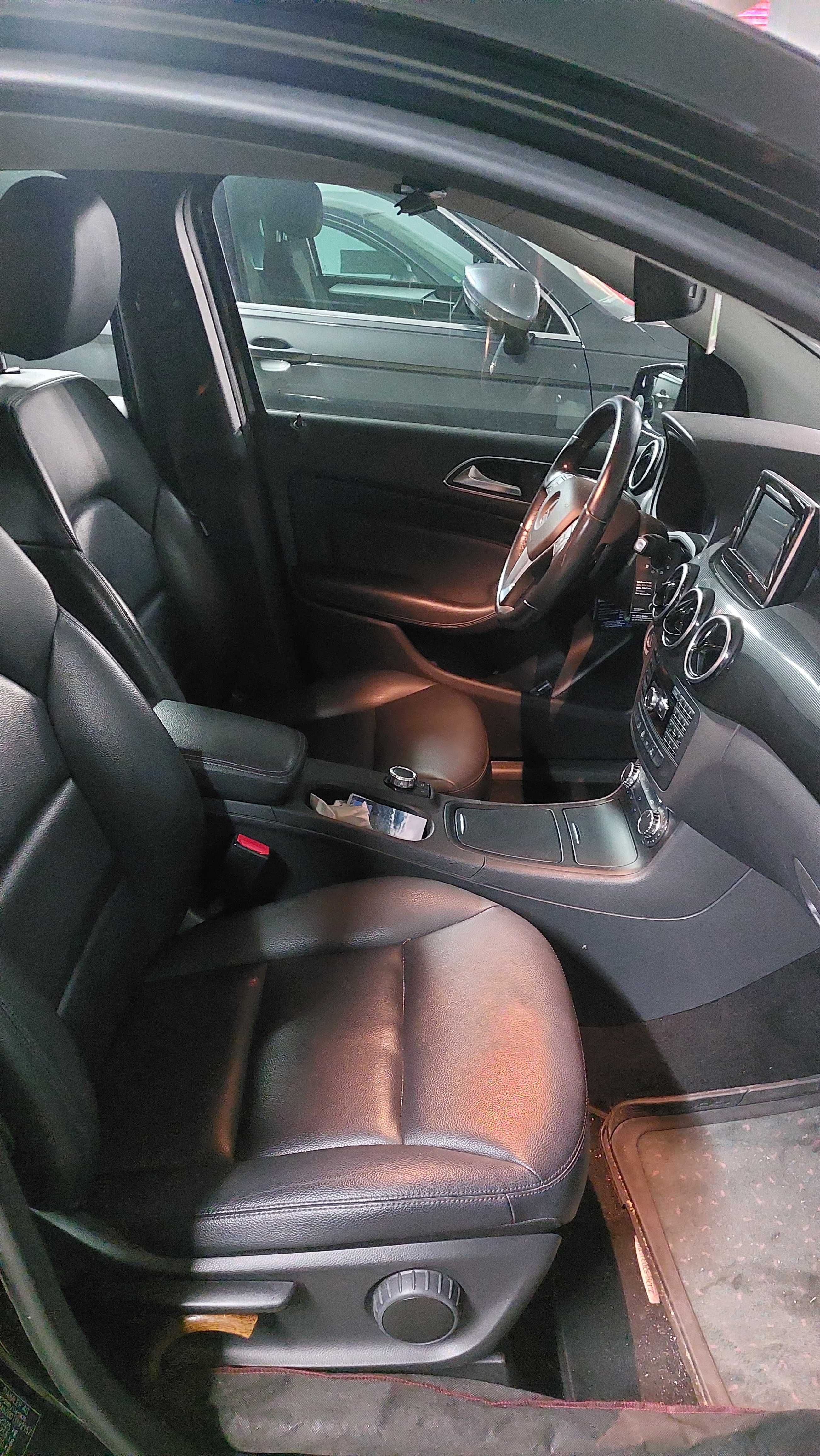Excelente Mercedes-Benz