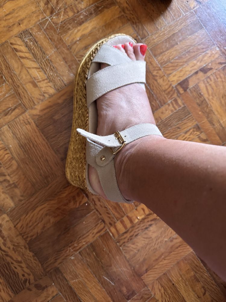 Sandalias de pele