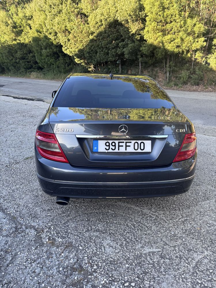 Mercedes C200 CDI Avantgarde – Classe, Conforto e Economia!
