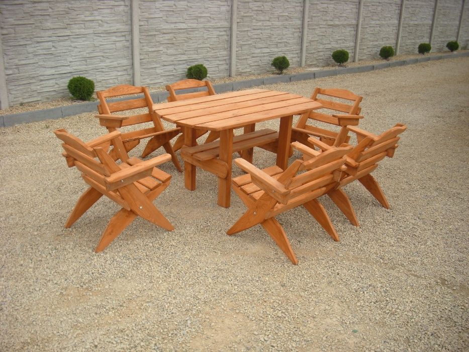 Meble ogrodowe składane. Krzesła stolik