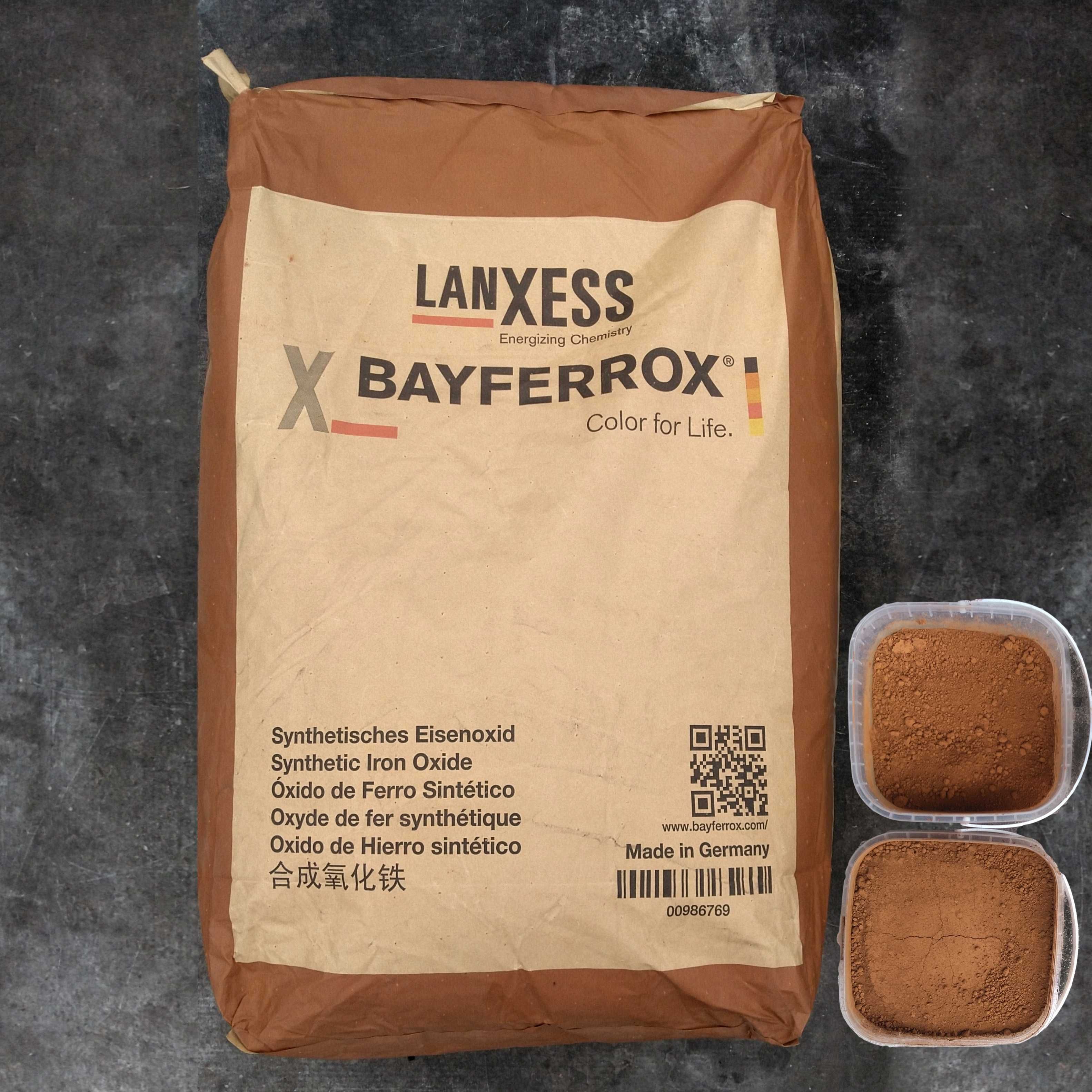 Коричневий пігмент для бетону Bayferrox, IOX