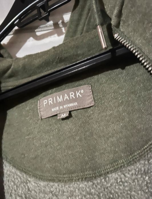 Zip-Up Verde + acessorio streetwear (bola de bilhar)