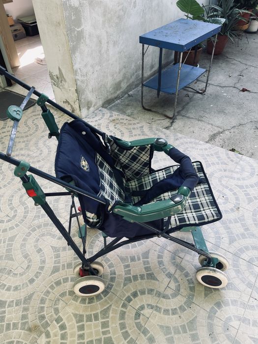 Vendo carrinho de bebê tipo guarda-chuva