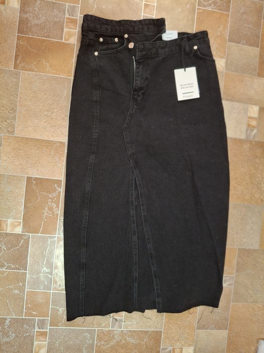 Джинсова спідниця з оригінальним дизайном