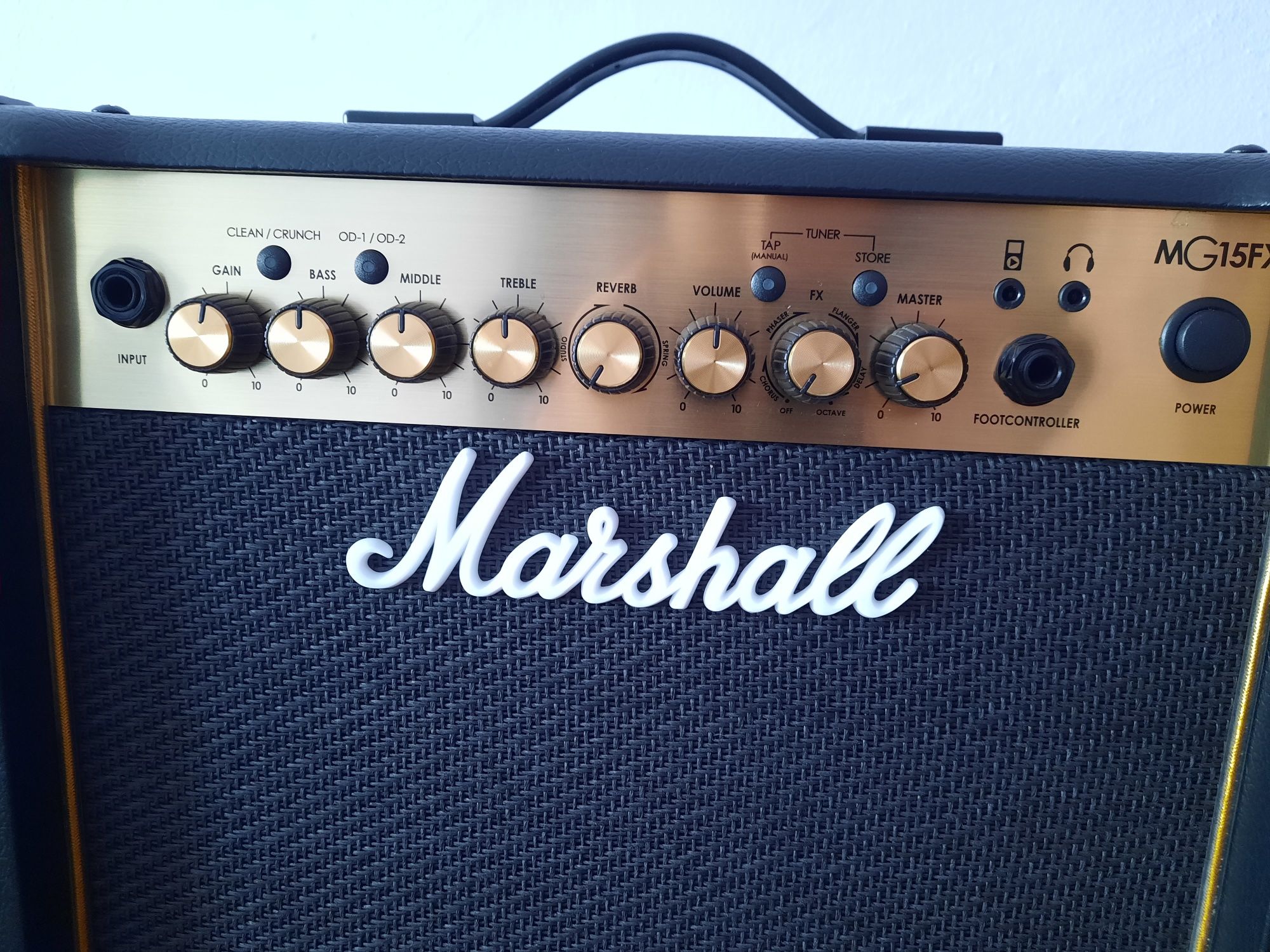 Комбопідсилювач Marshall MG15FX