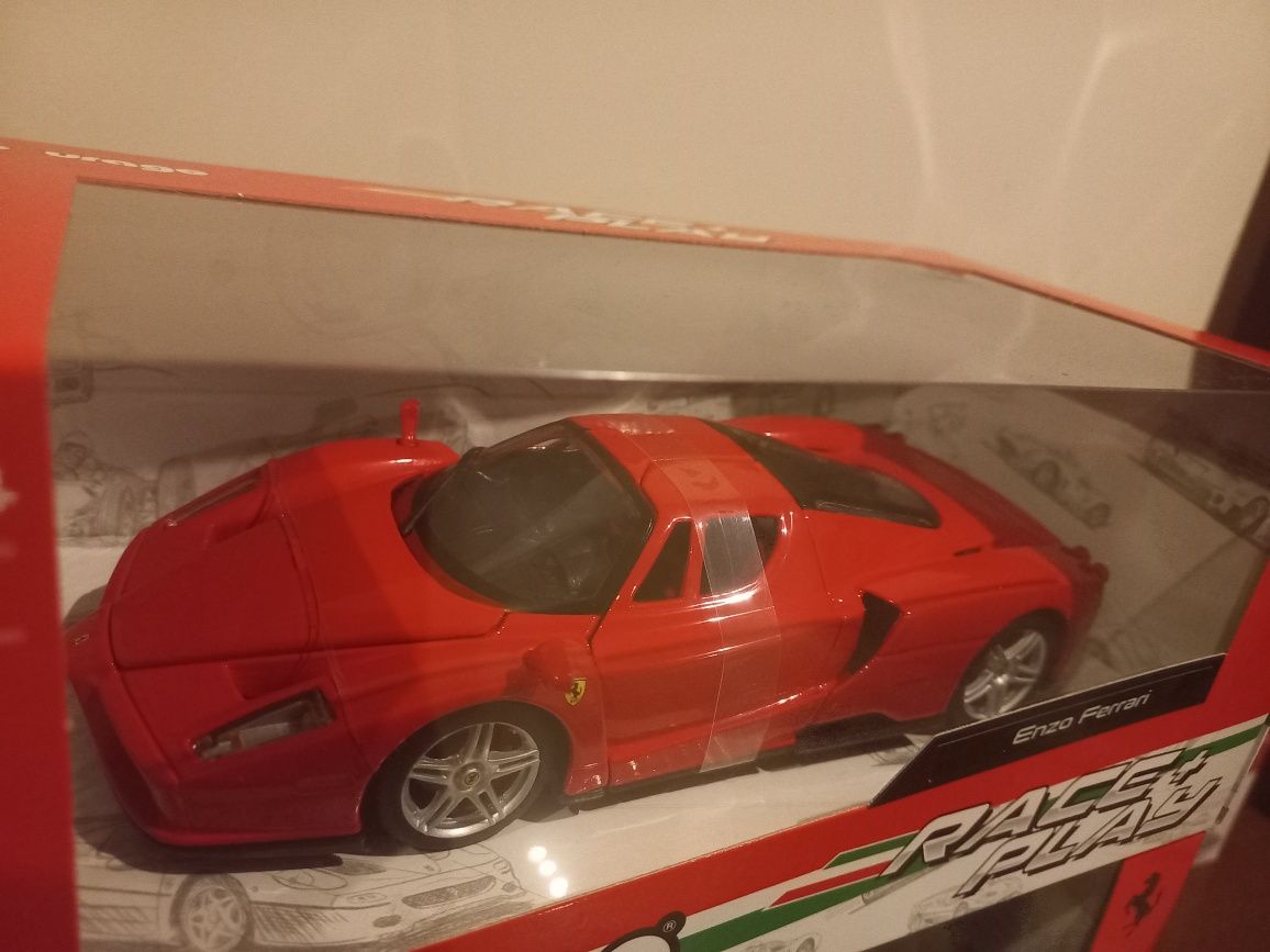 Bburago Ferrari Enzo skala 1:24