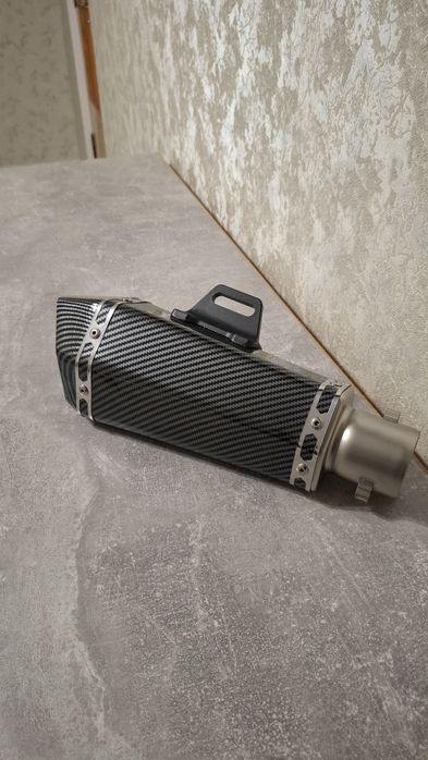 Выхлоп прямоток akrapovic на мотоцикл