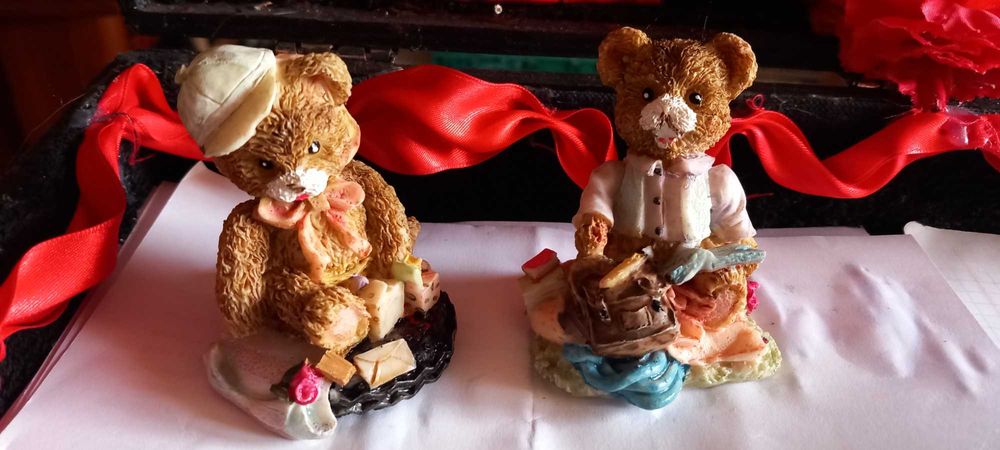 Bibelots variados, e miniaturas.