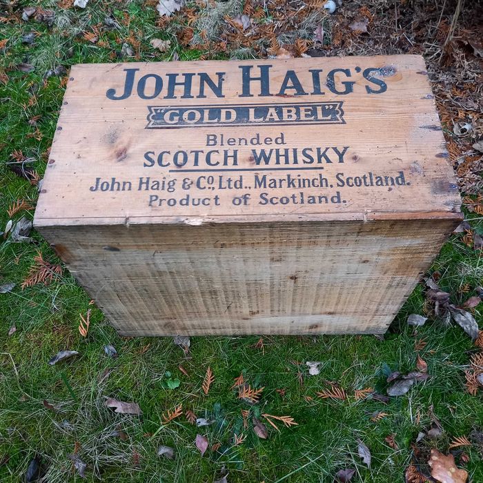Oryginalna stara drewniana skrzynka JOHN HAIG'S WHISKY