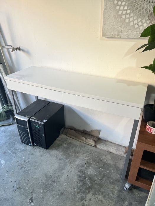 Aparador branco com 2 gavetas