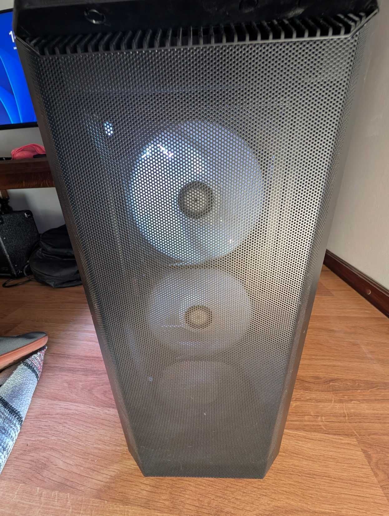 PC gaming Ryzen 3700X XFX6600XT 32GB RAM 500G SSD