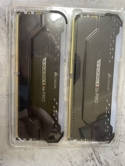 RAM DDR4 Corsair Vengence ARGB 2x8GB